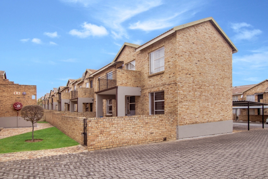 2 Bedroom Property for Sale in Honeypark Gauteng