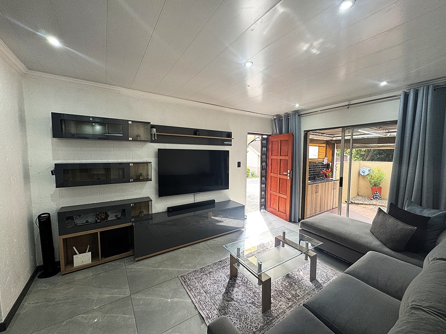 3 Bedroom Property for Sale in Thatchfield Estate Gauteng