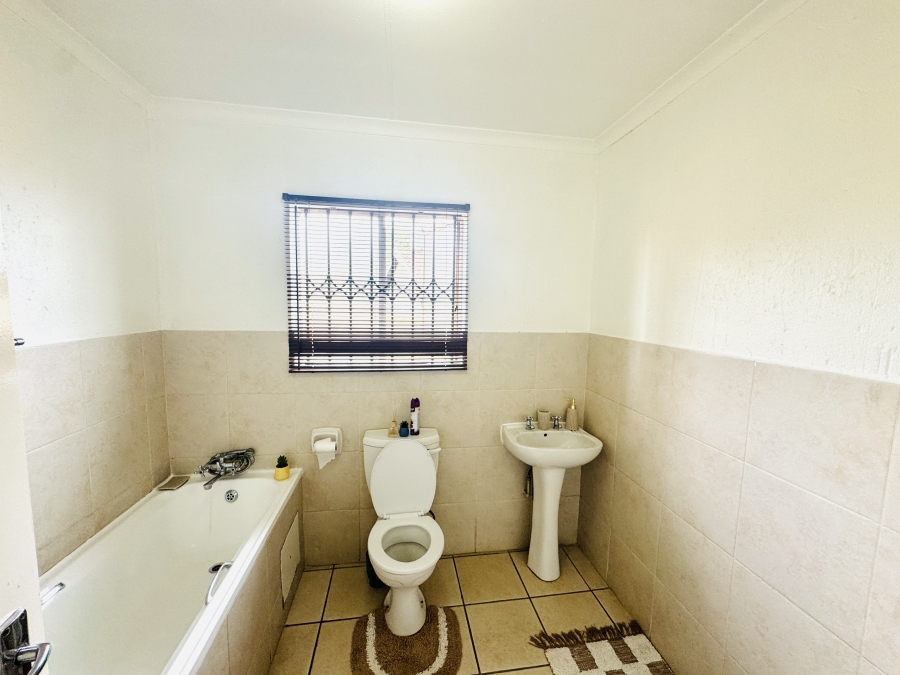 3 Bedroom Property for Sale in Thatchfield Estate Gauteng