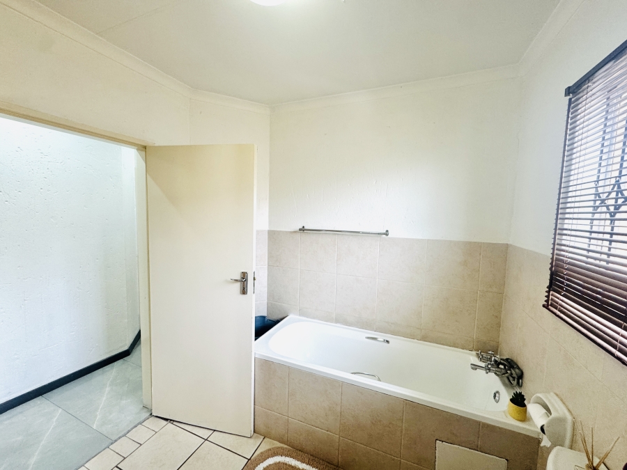3 Bedroom Property for Sale in Thatchfield Estate Gauteng