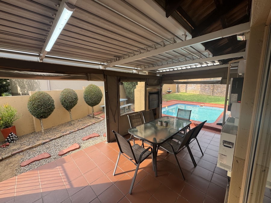 3 Bedroom Property for Sale in Thatchfield Estate Gauteng