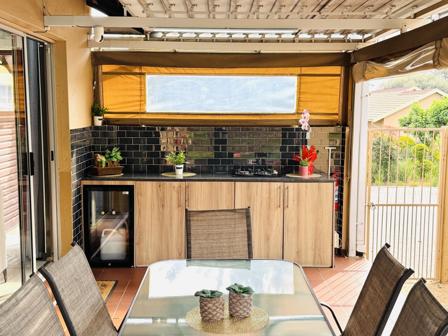 3 Bedroom Property for Sale in Thatchfield Estate Gauteng