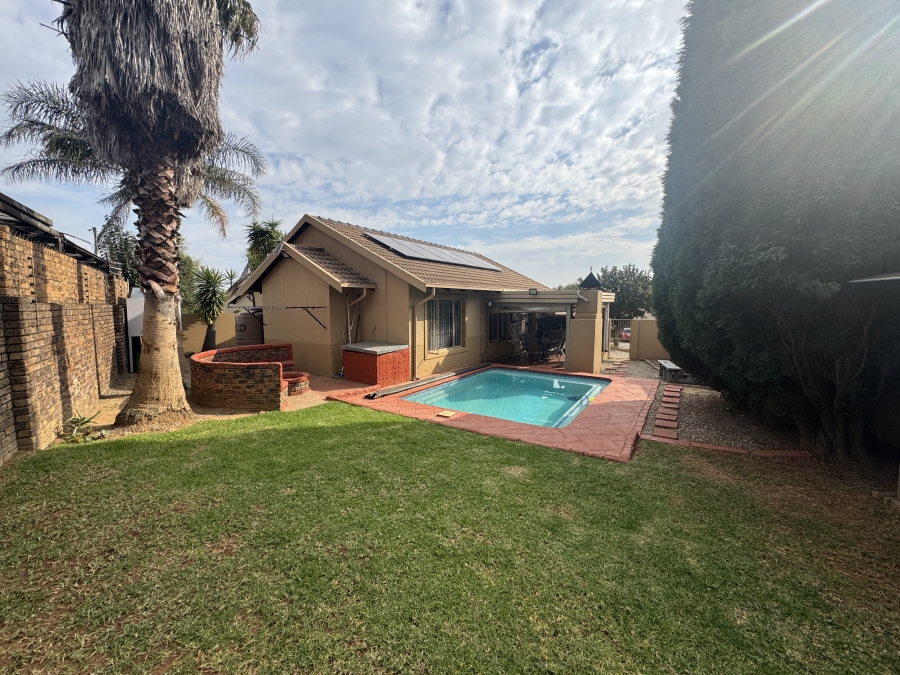 3 Bedroom Property for Sale in Thatchfield Estate Gauteng