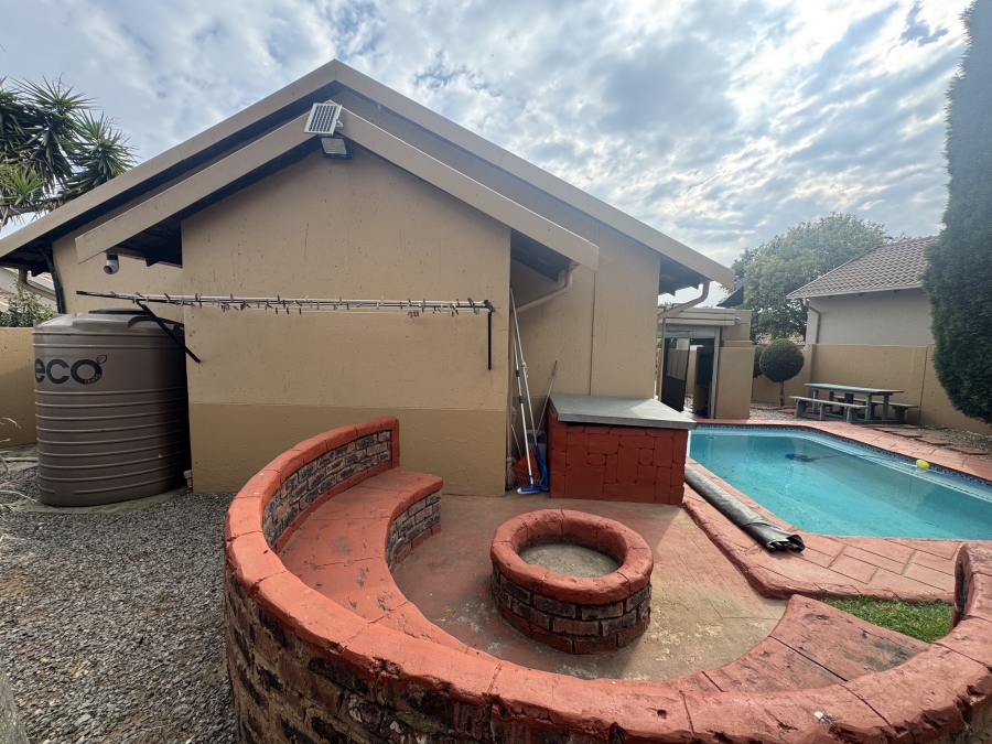 3 Bedroom Property for Sale in Thatchfield Estate Gauteng