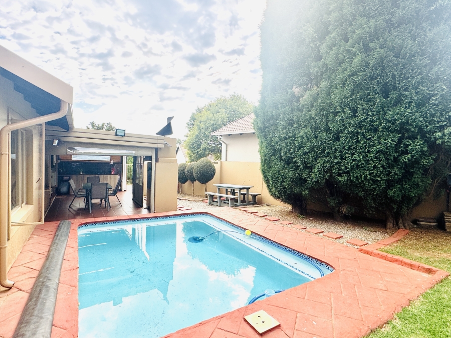 3 Bedroom Property for Sale in Thatchfield Estate Gauteng