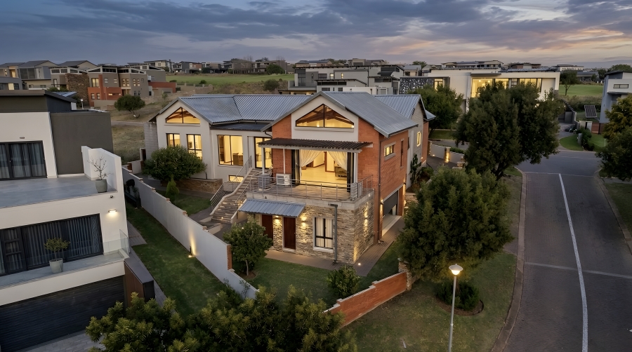 5 Bedroom Property for Sale in Copperleaf Estate Gauteng