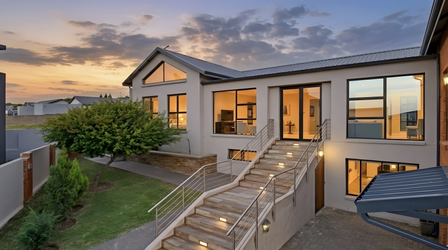 5 Bedroom Property for Sale in Copperleaf Estate Gauteng