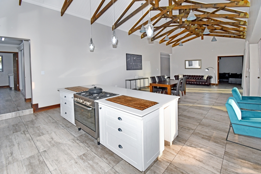 5 Bedroom Property for Sale in Copperleaf Estate Gauteng