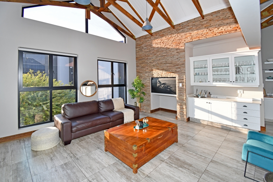 5 Bedroom Property for Sale in Copperleaf Estate Gauteng