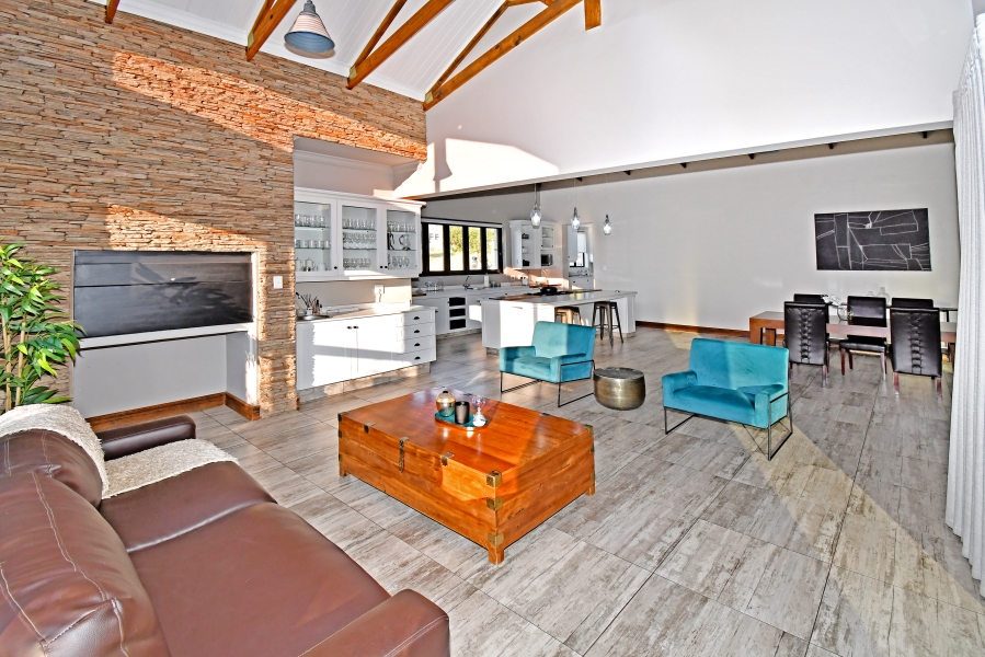 5 Bedroom Property for Sale in Copperleaf Estate Gauteng