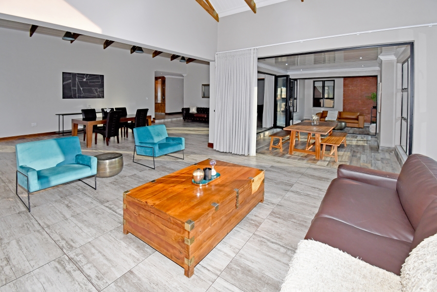 5 Bedroom Property for Sale in Copperleaf Estate Gauteng