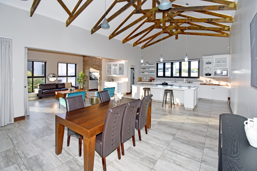 5 Bedroom Property for Sale in Copperleaf Estate Gauteng