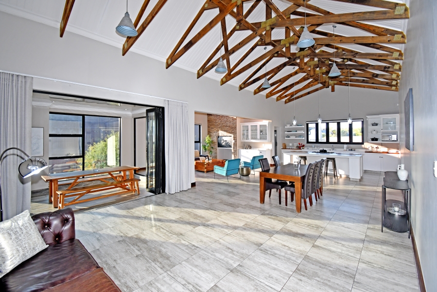 5 Bedroom Property for Sale in Copperleaf Estate Gauteng