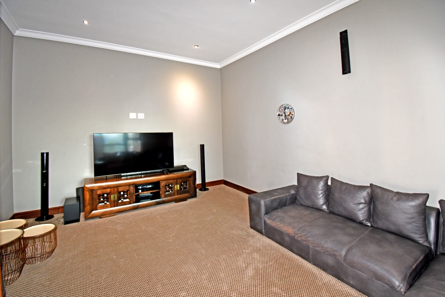 5 Bedroom Property for Sale in Copperleaf Estate Gauteng
