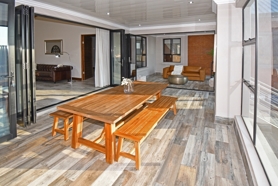 5 Bedroom Property for Sale in Copperleaf Estate Gauteng