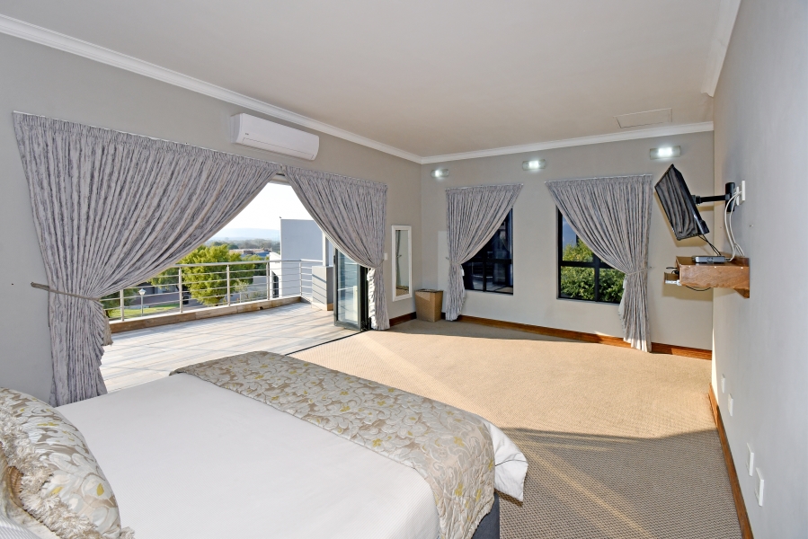 5 Bedroom Property for Sale in Copperleaf Estate Gauteng