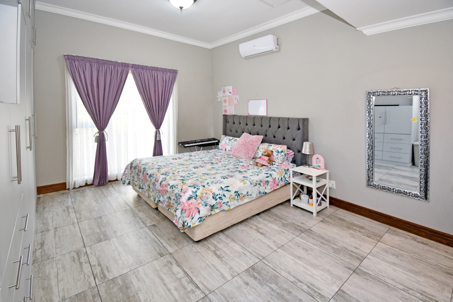 5 Bedroom Property for Sale in Copperleaf Estate Gauteng