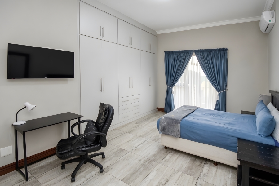 5 Bedroom Property for Sale in Copperleaf Estate Gauteng