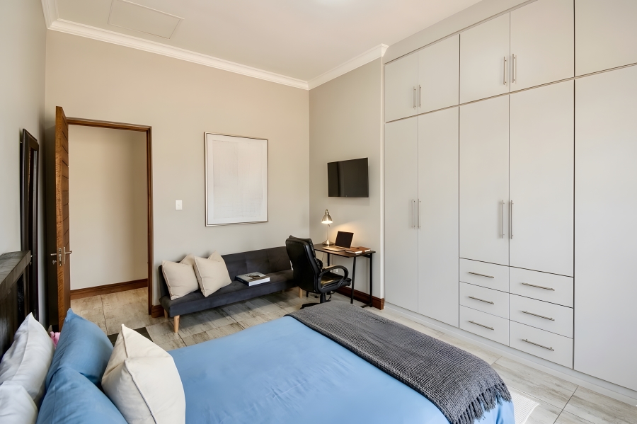 5 Bedroom Property for Sale in Copperleaf Estate Gauteng