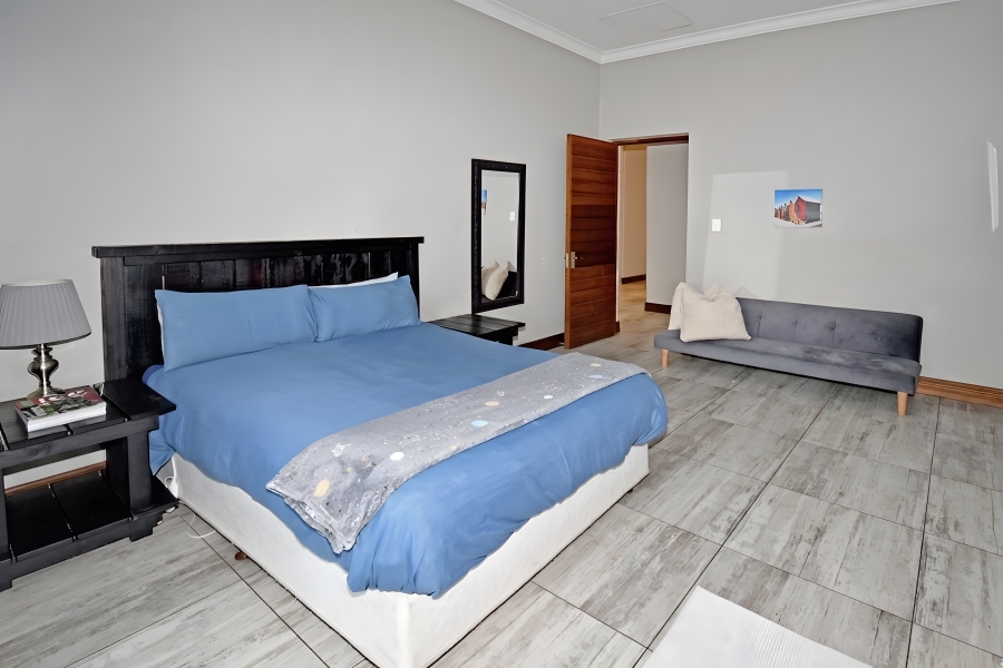 5 Bedroom Property for Sale in Copperleaf Estate Gauteng
