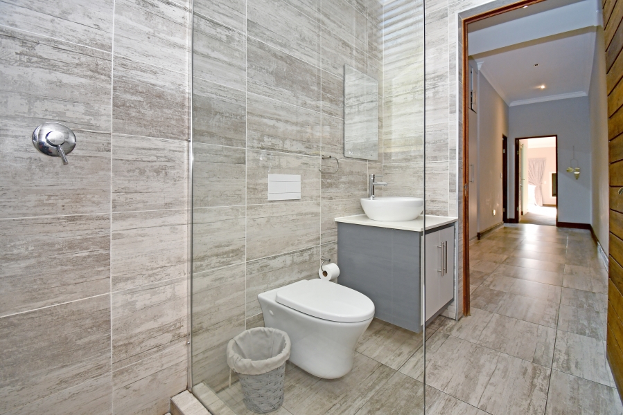 5 Bedroom Property for Sale in Copperleaf Estate Gauteng