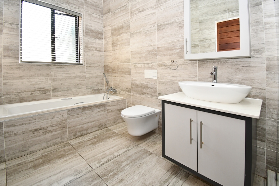 5 Bedroom Property for Sale in Copperleaf Estate Gauteng