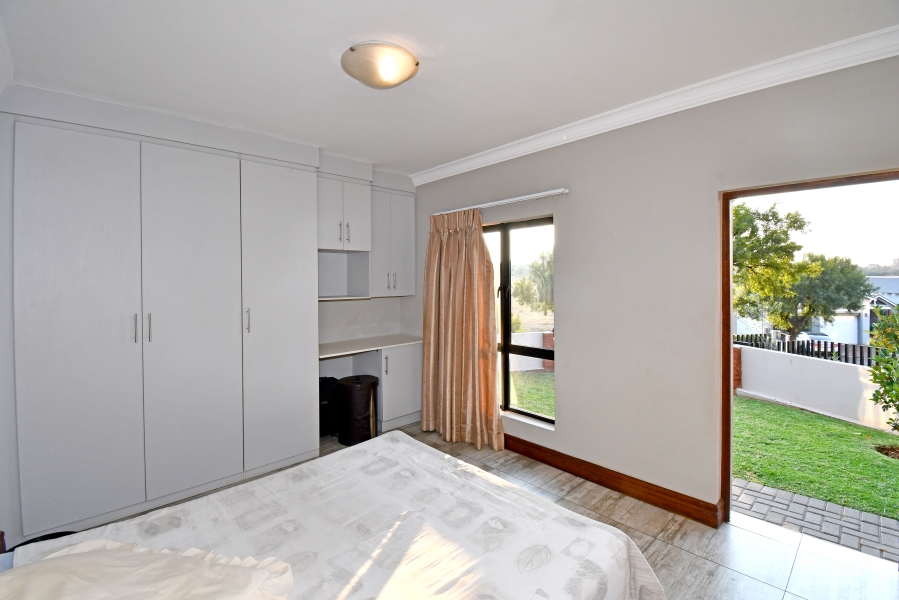5 Bedroom Property for Sale in Copperleaf Estate Gauteng