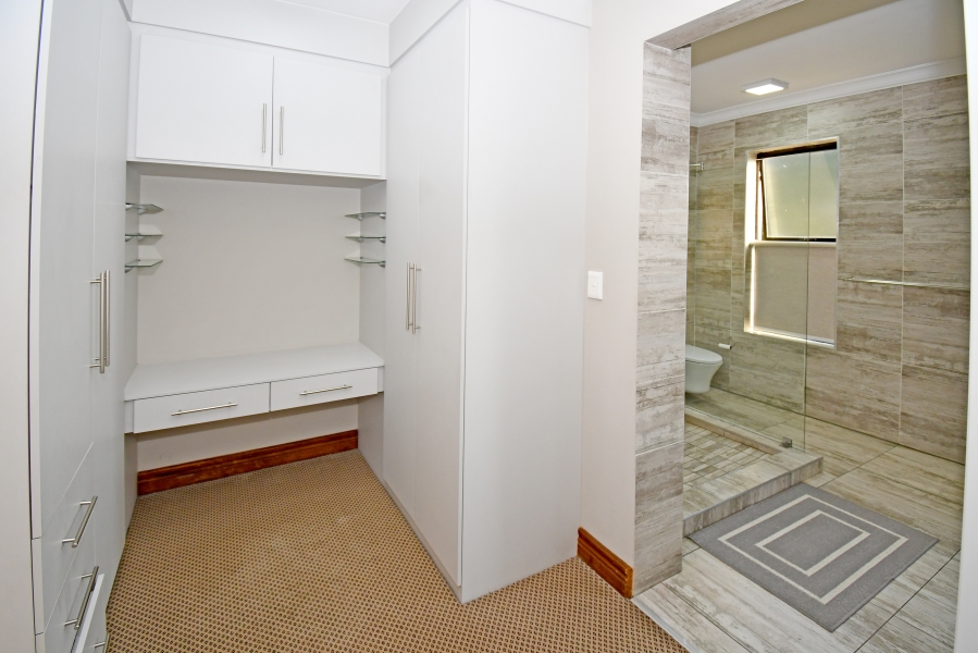 5 Bedroom Property for Sale in Copperleaf Estate Gauteng