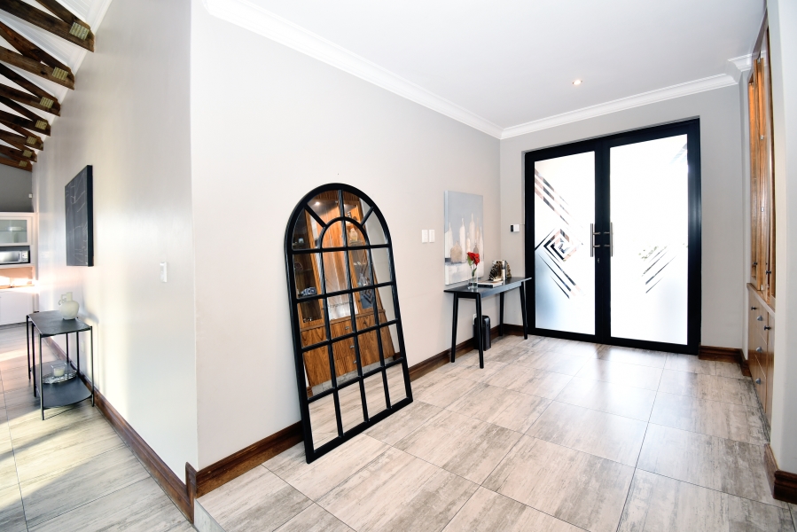 5 Bedroom Property for Sale in Copperleaf Estate Gauteng
