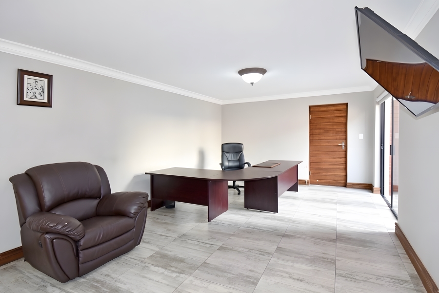 5 Bedroom Property for Sale in Copperleaf Estate Gauteng