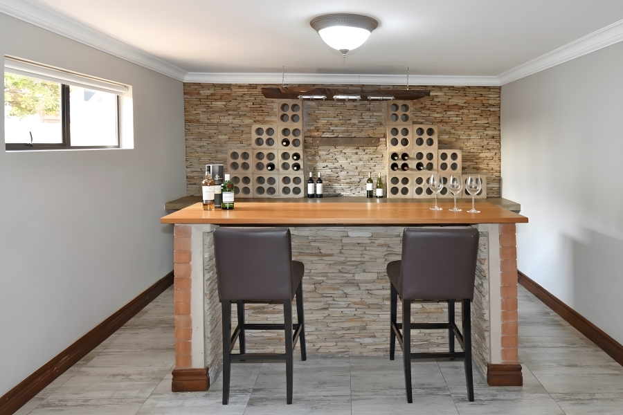 5 Bedroom Property for Sale in Copperleaf Estate Gauteng