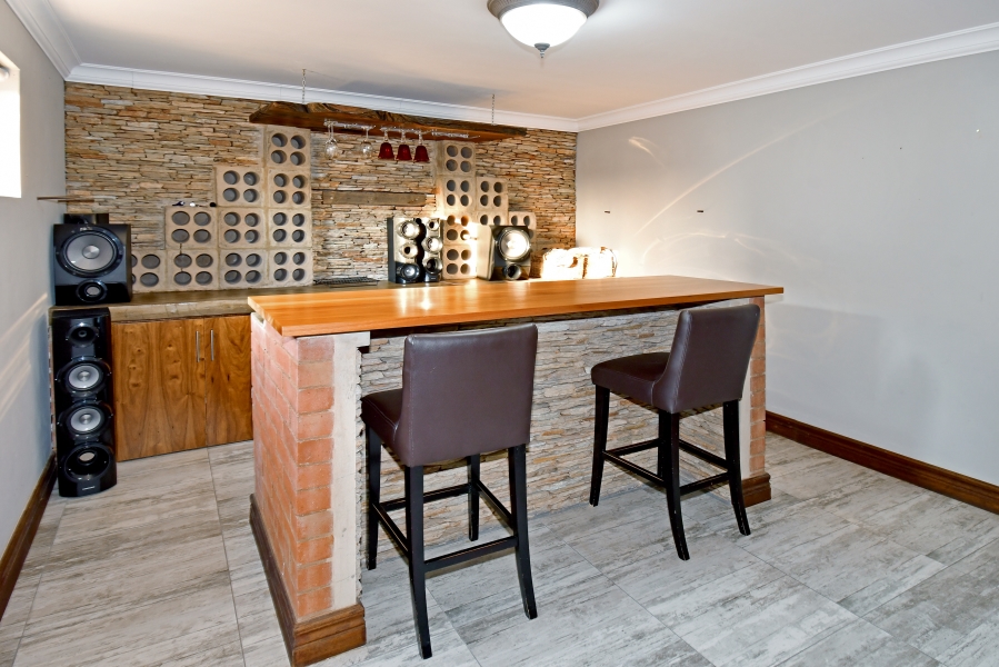 5 Bedroom Property for Sale in Copperleaf Estate Gauteng