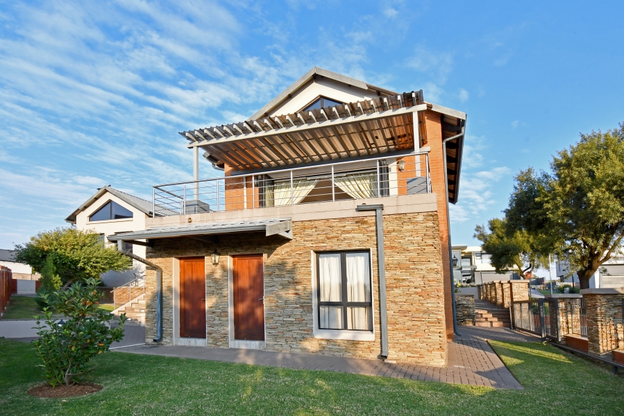 5 Bedroom Property for Sale in Copperleaf Estate Gauteng