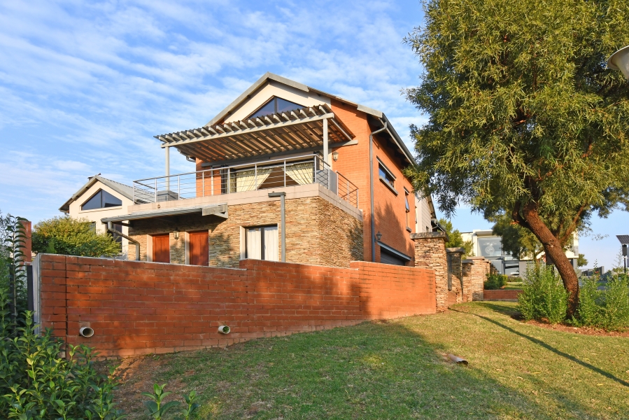5 Bedroom Property for Sale in Copperleaf Estate Gauteng