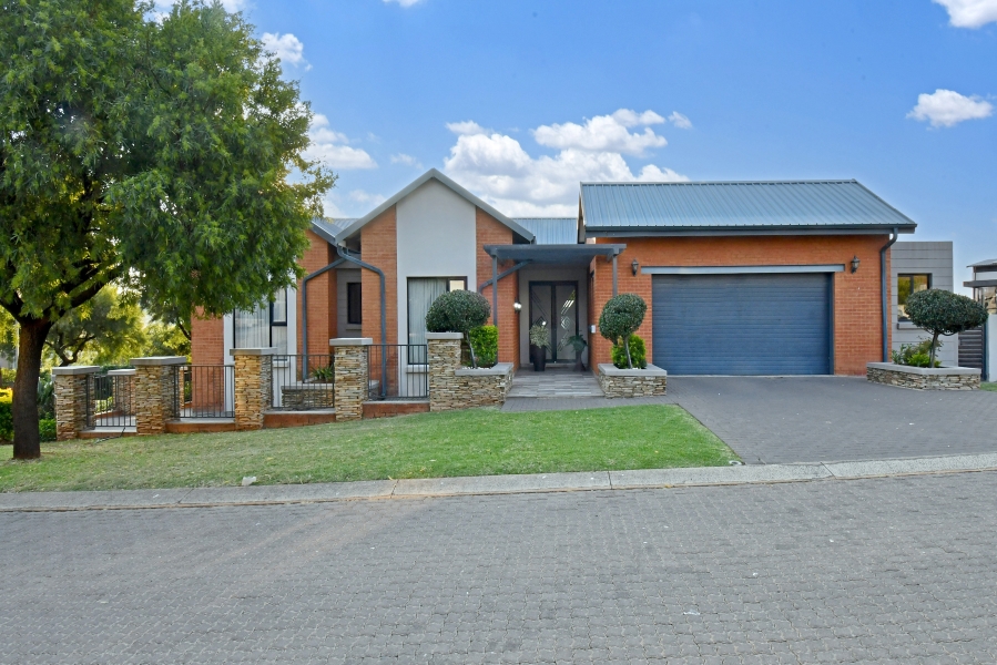 5 Bedroom Property for Sale in Copperleaf Estate Gauteng