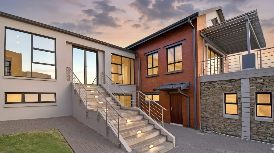 5 Bedroom Property for Sale in Copperleaf Estate Gauteng
