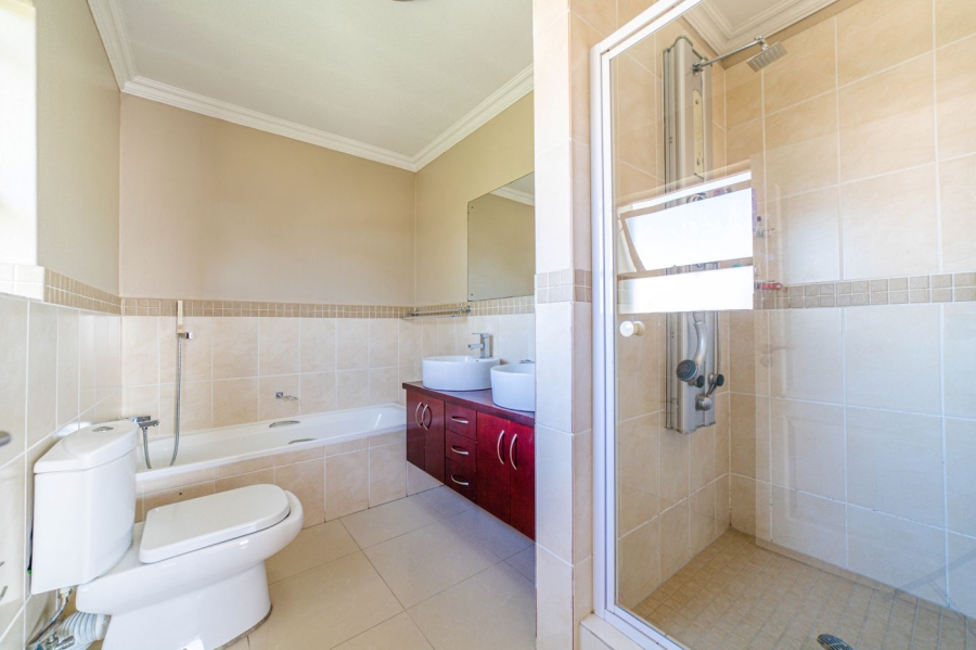 3 Bedroom Property for Sale in Barbeque Downs Gauteng