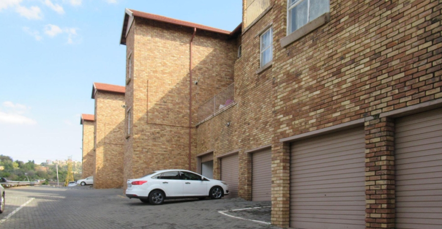 2 Bedroom Property for Sale in Helderkruin Gauteng