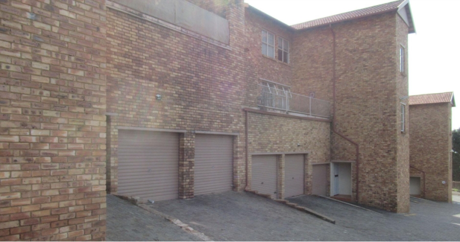2 Bedroom Property for Sale in Helderkruin Gauteng