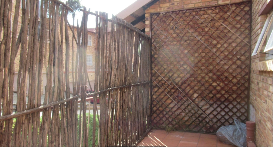 2 Bedroom Property for Sale in Helderkruin Gauteng