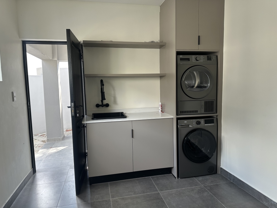 To Let 4 Bedroom Property for Rent in Bryanston Gauteng
