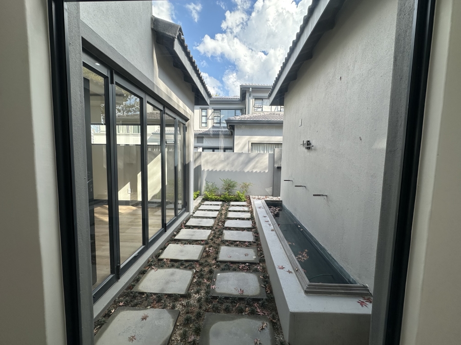 To Let 4 Bedroom Property for Rent in Bryanston Gauteng