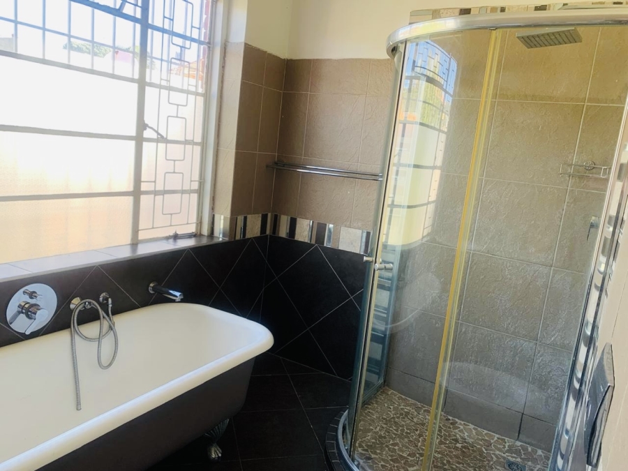To Let 3 Bedroom Property for Rent in Orange Grove Gauteng