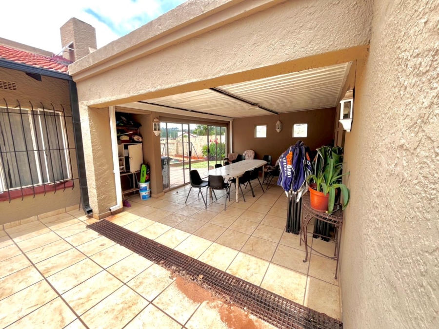 4 Bedroom Property for Sale in Florida Hills Gauteng