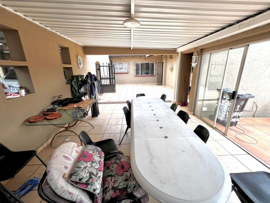 4 Bedroom Property for Sale in Florida Hills Gauteng