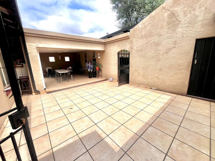 4 Bedroom Property for Sale in Florida Hills Gauteng