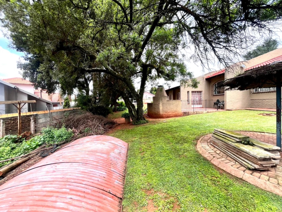 4 Bedroom Property for Sale in Florida Hills Gauteng