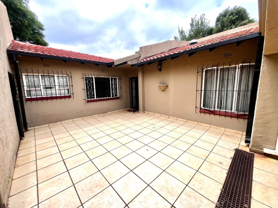 4 Bedroom Property for Sale in Florida Hills Gauteng