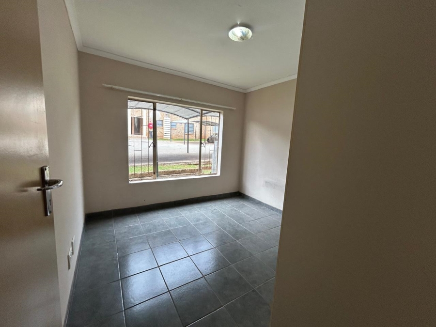 2 Bedroom Property for Sale in Greenhills Gauteng