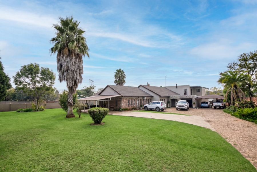 6 Bedroom Property for Sale in Roodeplaat Gauteng
